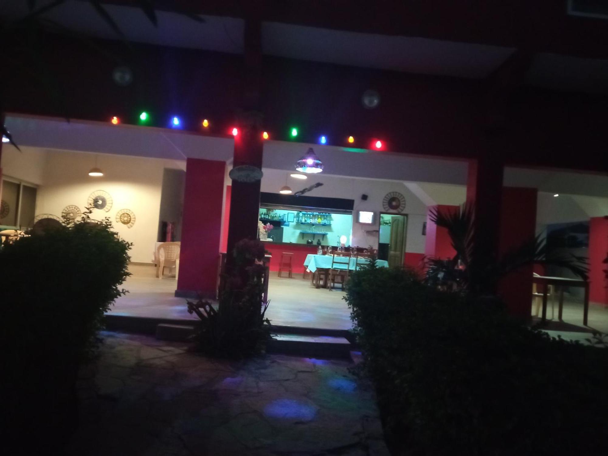 Chez Medzo Et Patou Hotel Popenguine Екстериор снимка