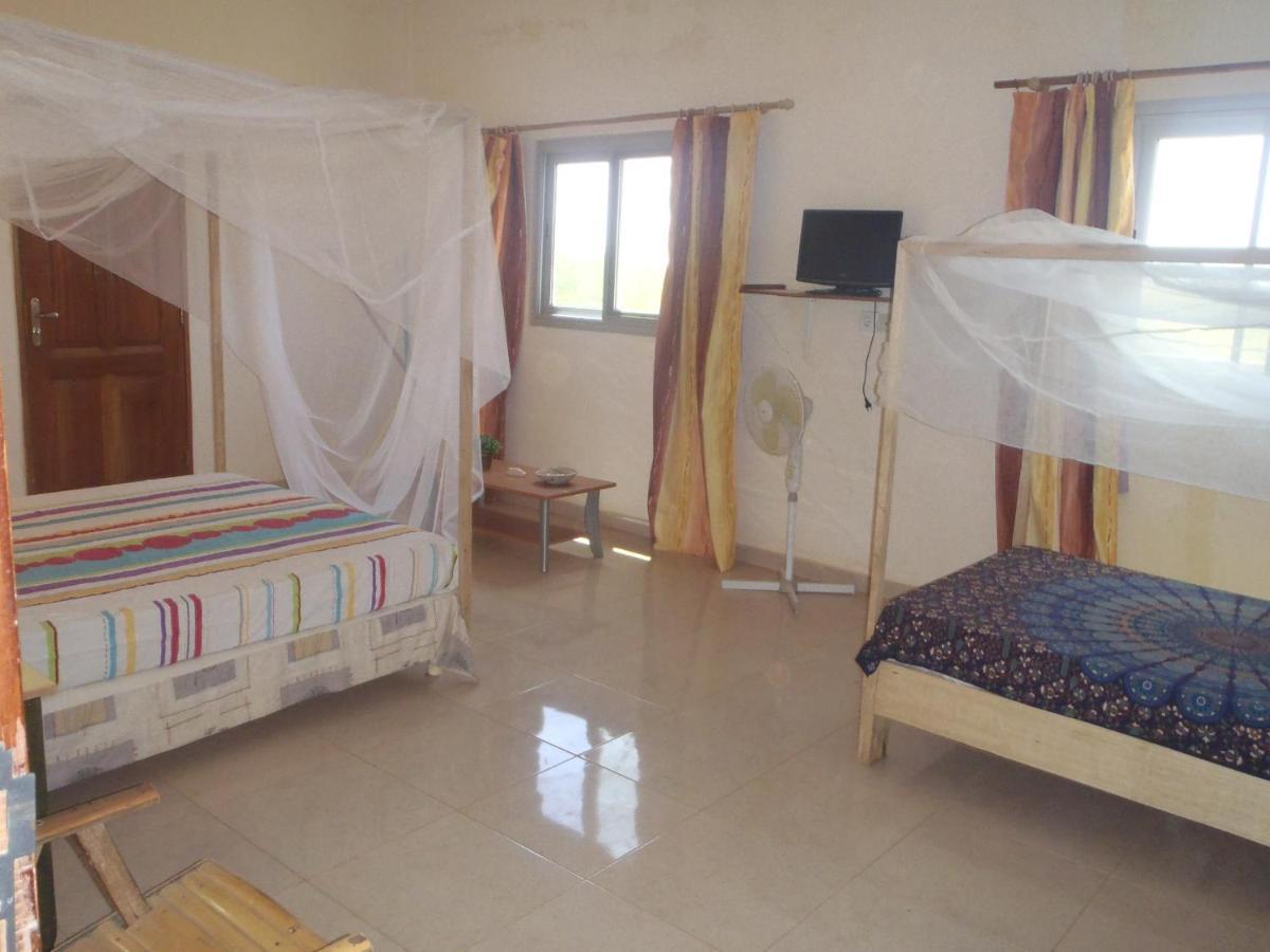 Chez Medzo Et Patou Hotel Popenguine Екстериор снимка